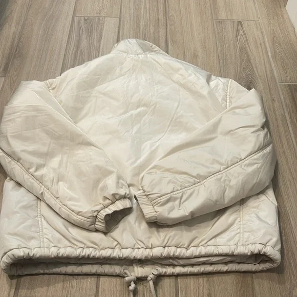TNA Aritzia The Coaches Oversized Puffer Jacket Matte Pearl Cream Sz M - Picture 10 of 10